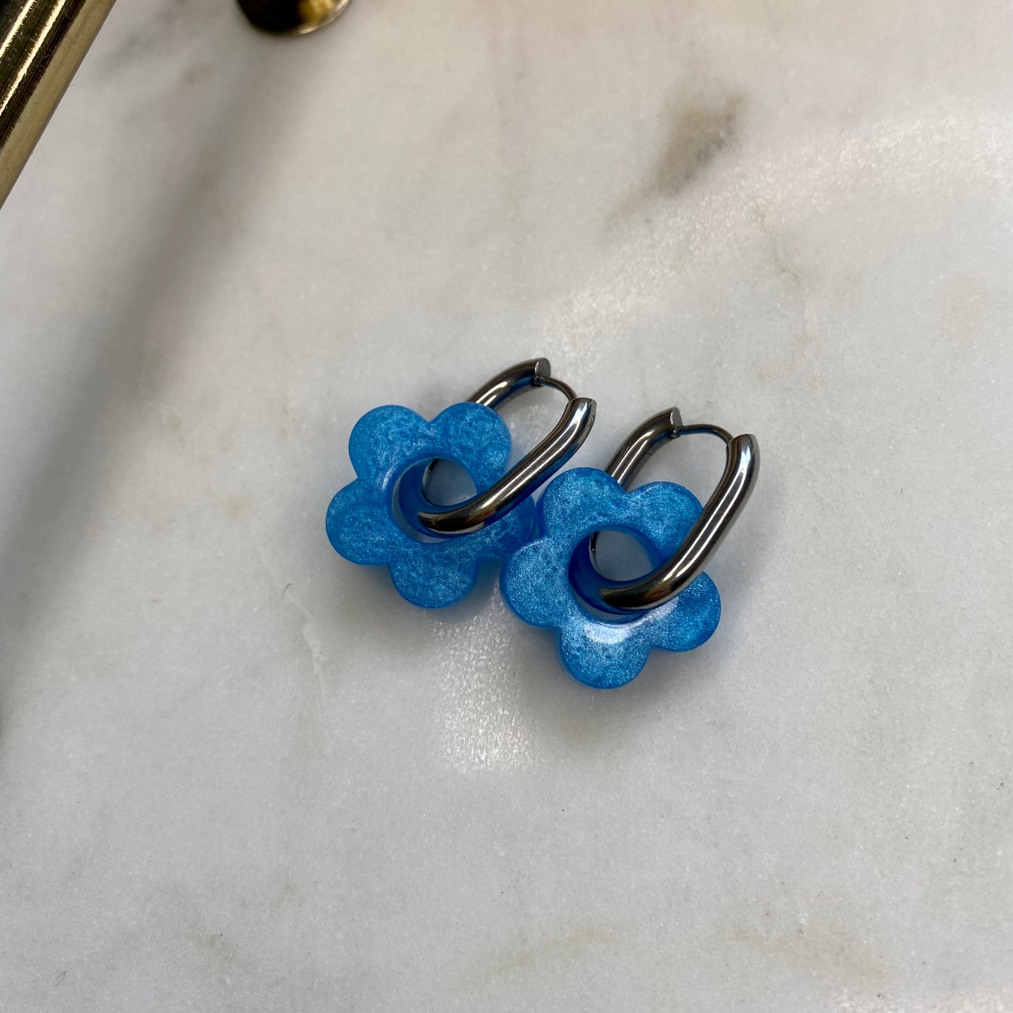 Boucles d’oreilles Camélia - Bleu clair nacré