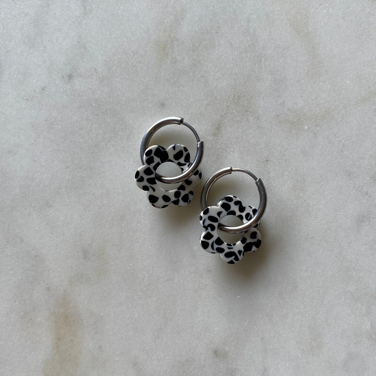 Boucles d’oreilles Pivoine - Tacheté noir et blanc