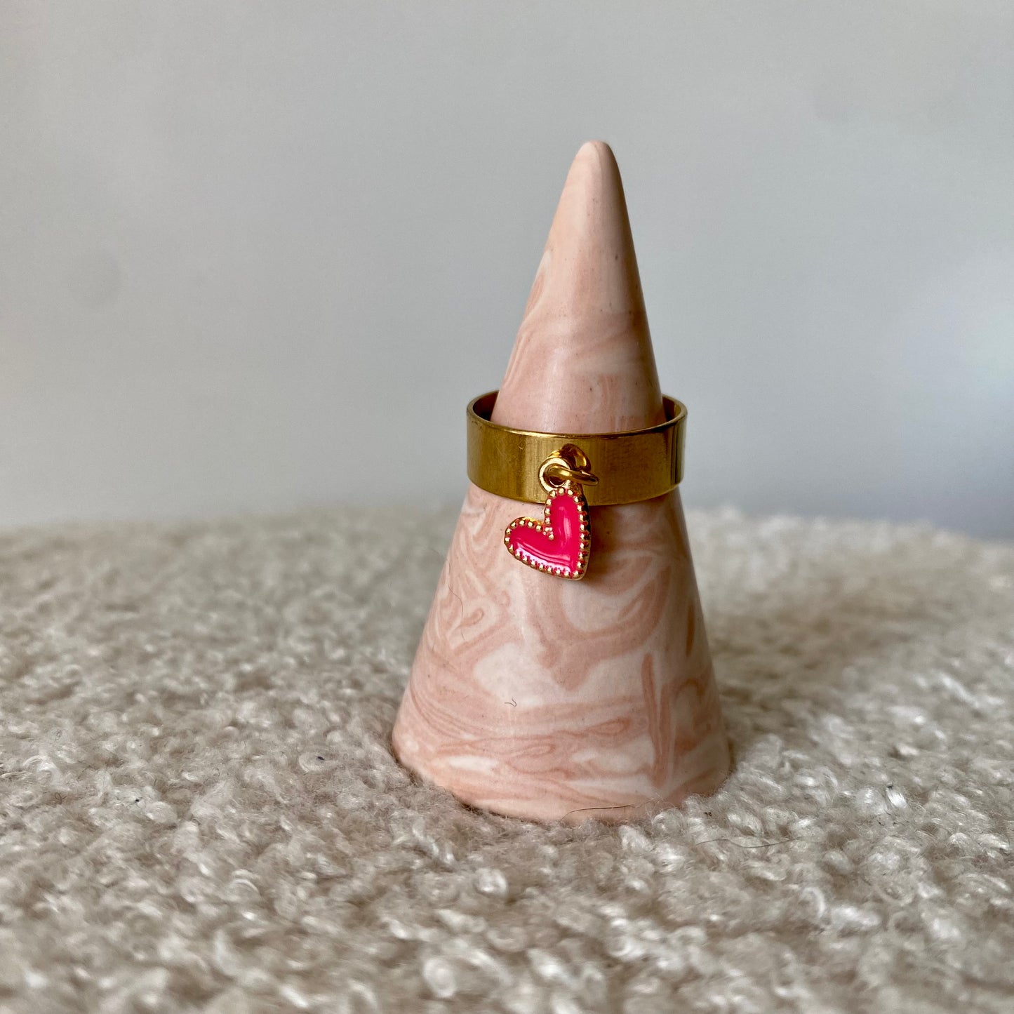 Bague fine dorée - Coeur rose