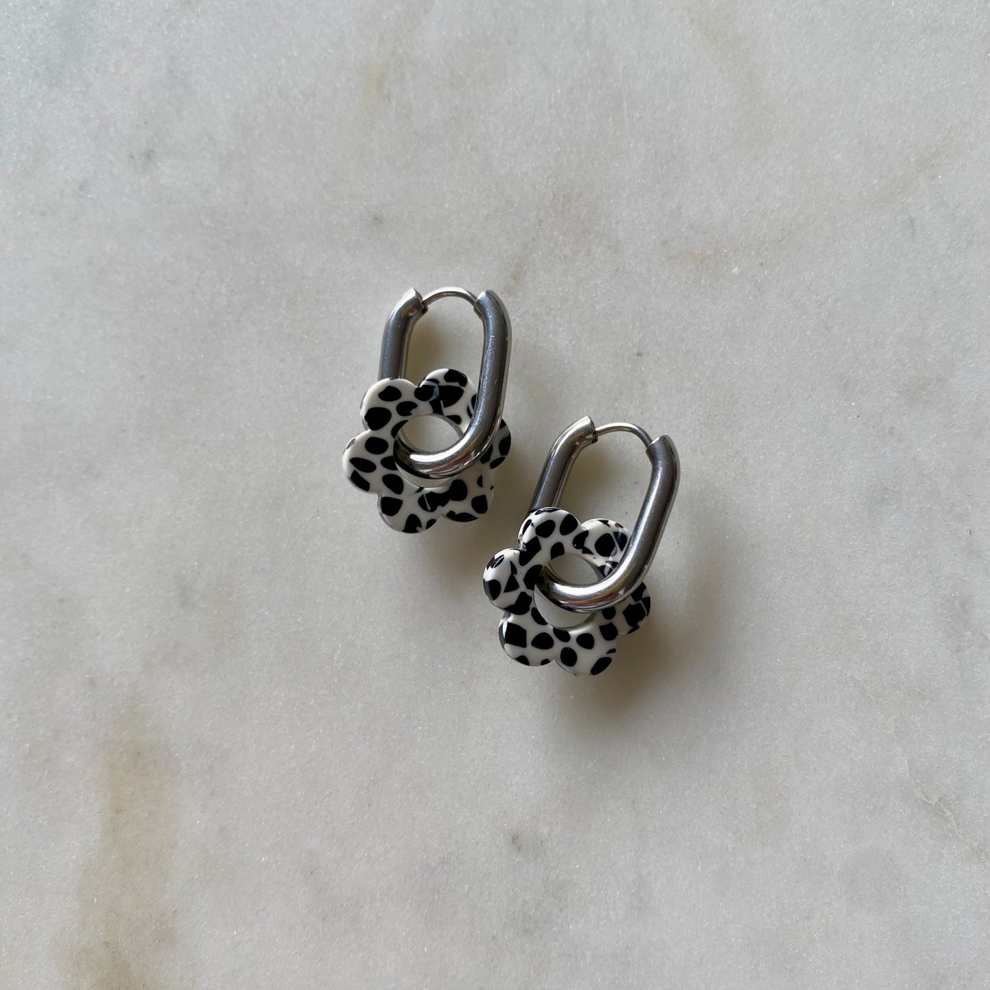 Boucles d’oreilles Pivoine - Tacheté noir et blanc