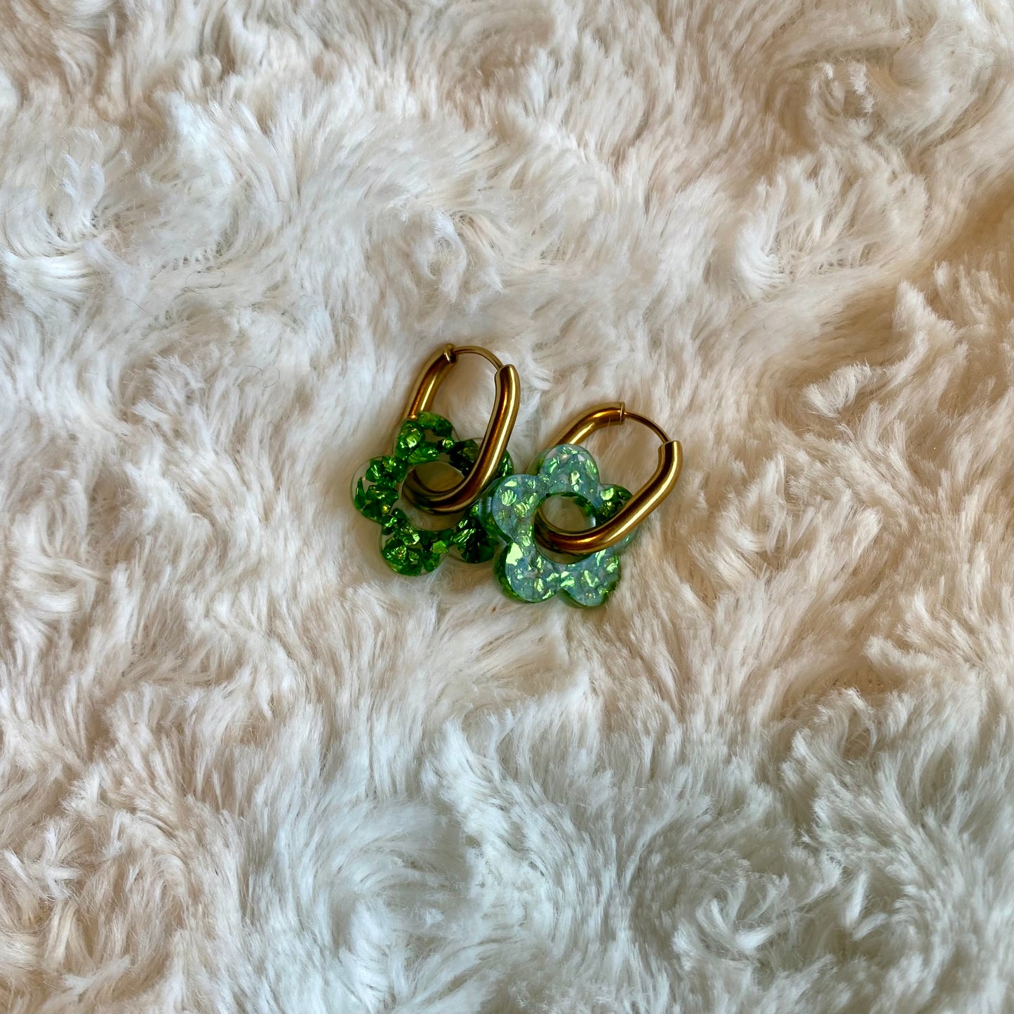 Boucles d’oreilles Camélia - Cristaux Émeraude