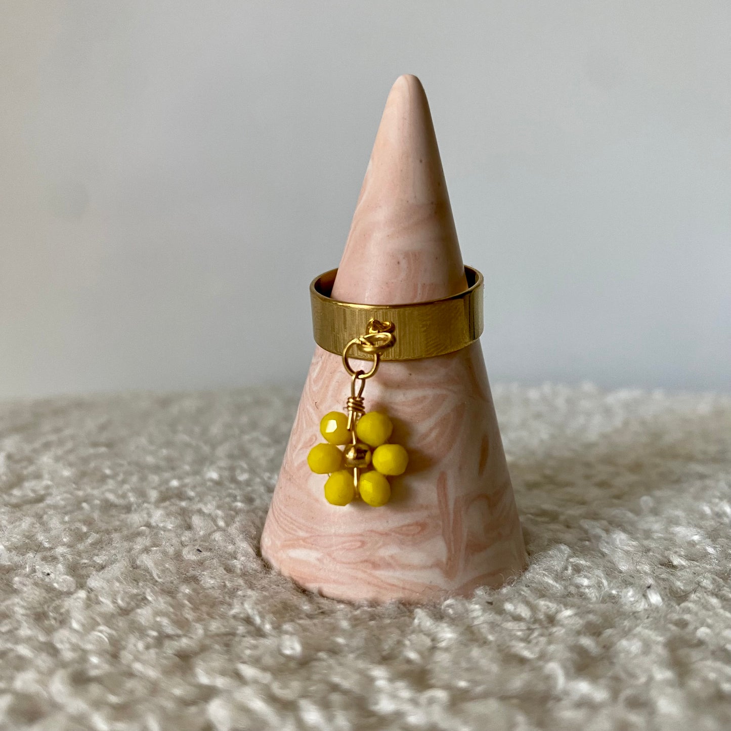 Bague fine dorée - Fleur jaune