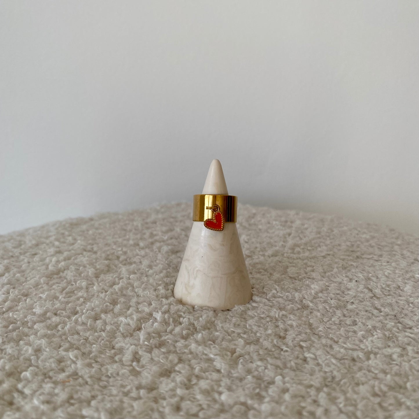 Bague épaisse dorée - Coeur orange