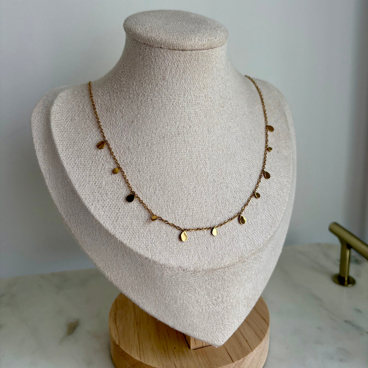 Collier gouttes dorées
