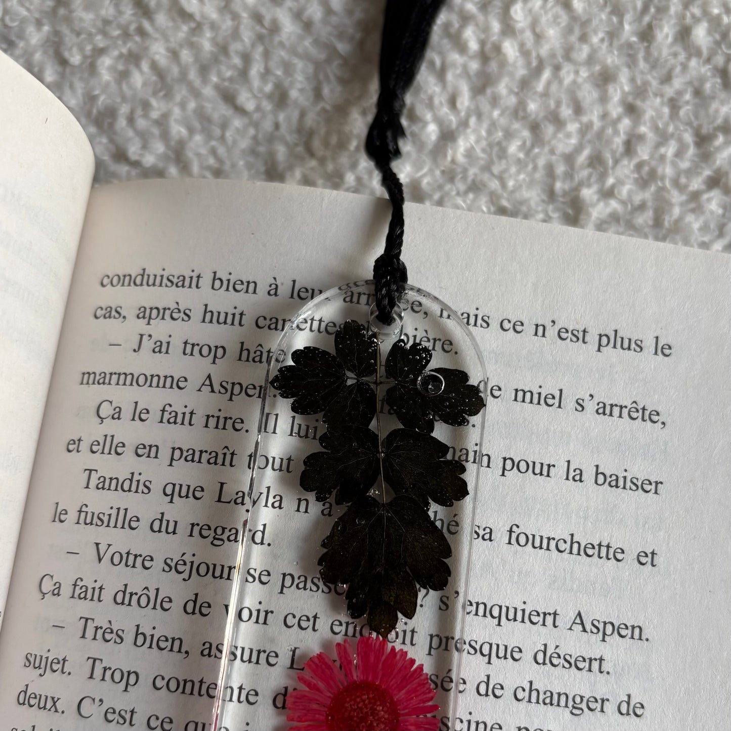 Marque page (arrondi - épais) - Fleurs noir et rouge