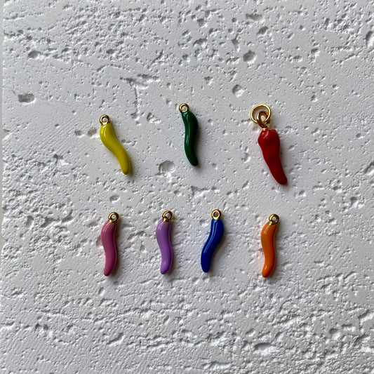 Breloques petits piments colorés