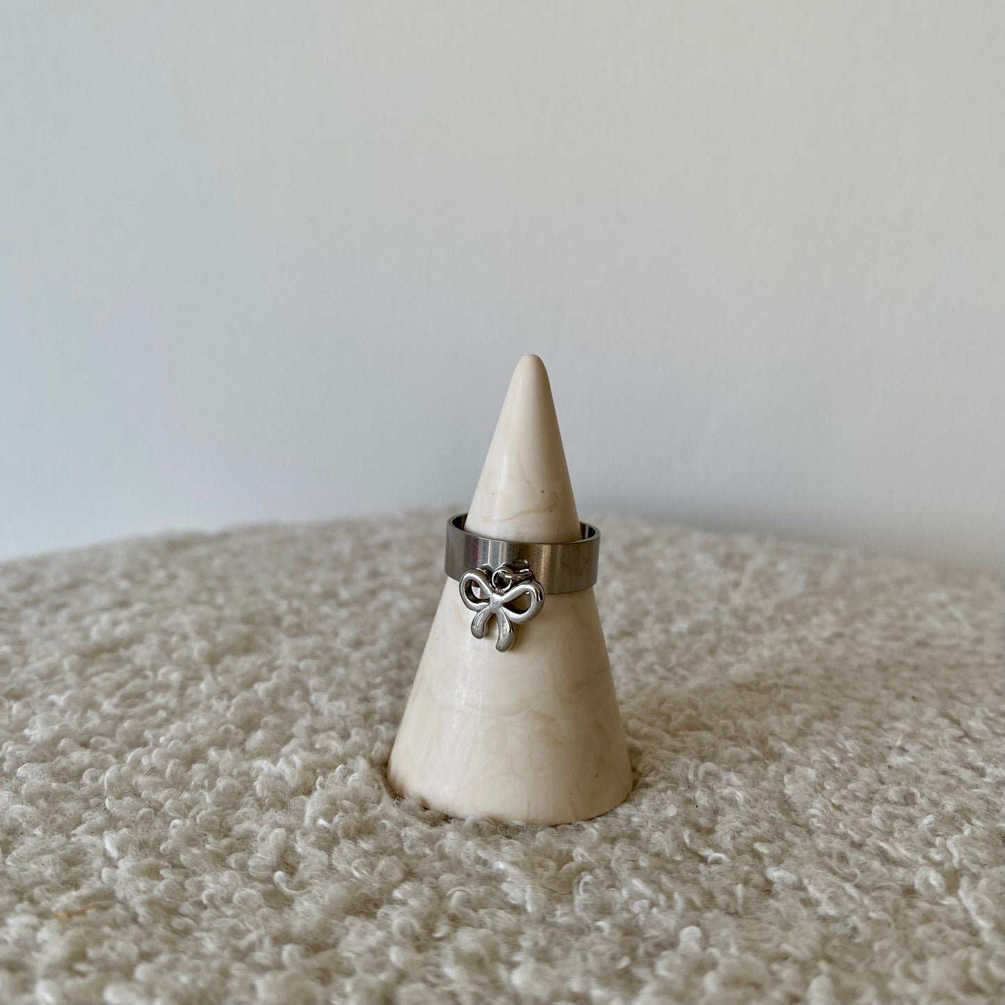 Bague fine argentée - Noeud