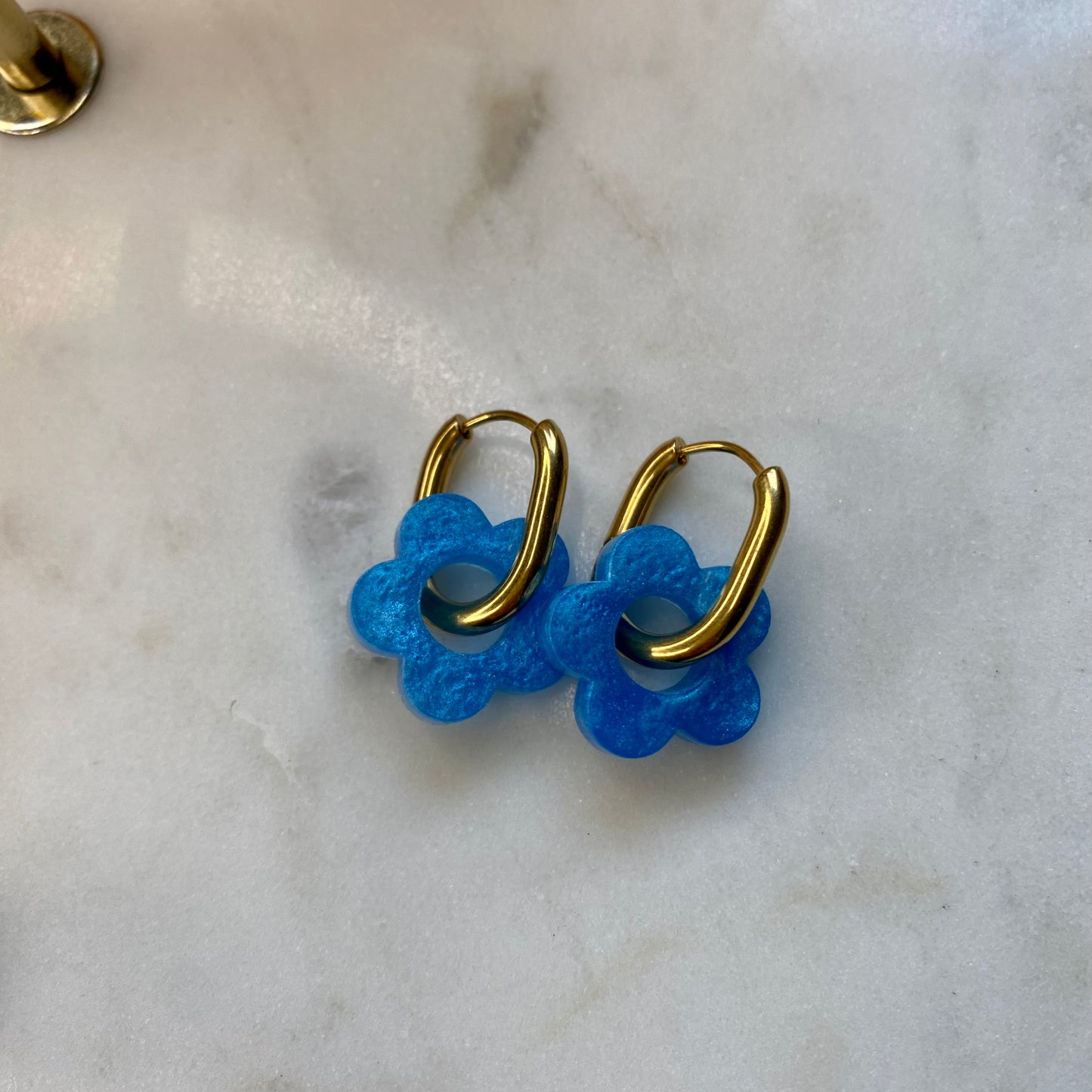 Boucles d’oreilles Camélia - Bleu clair nacré