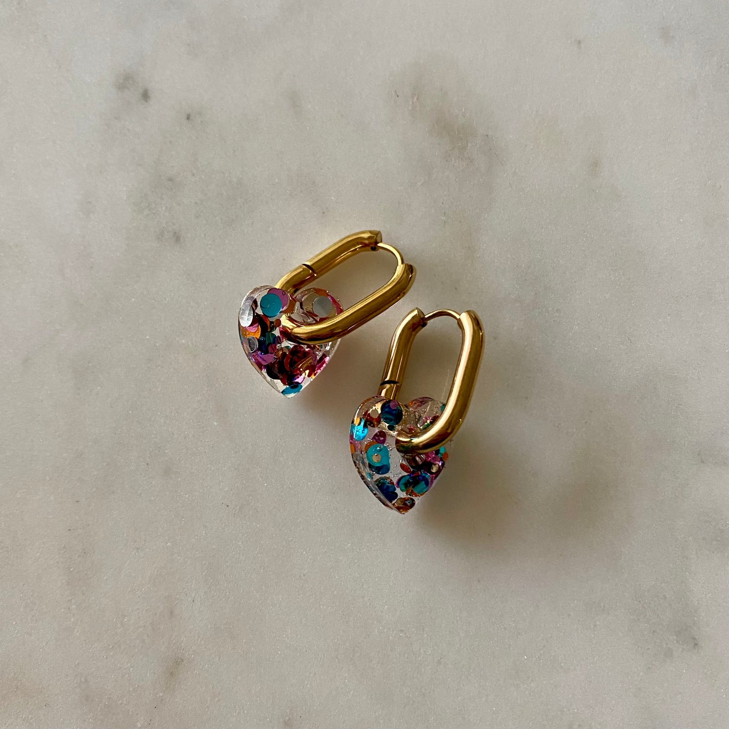 Boucles d’oreilles Petits cœurs - Paillettes multicolores