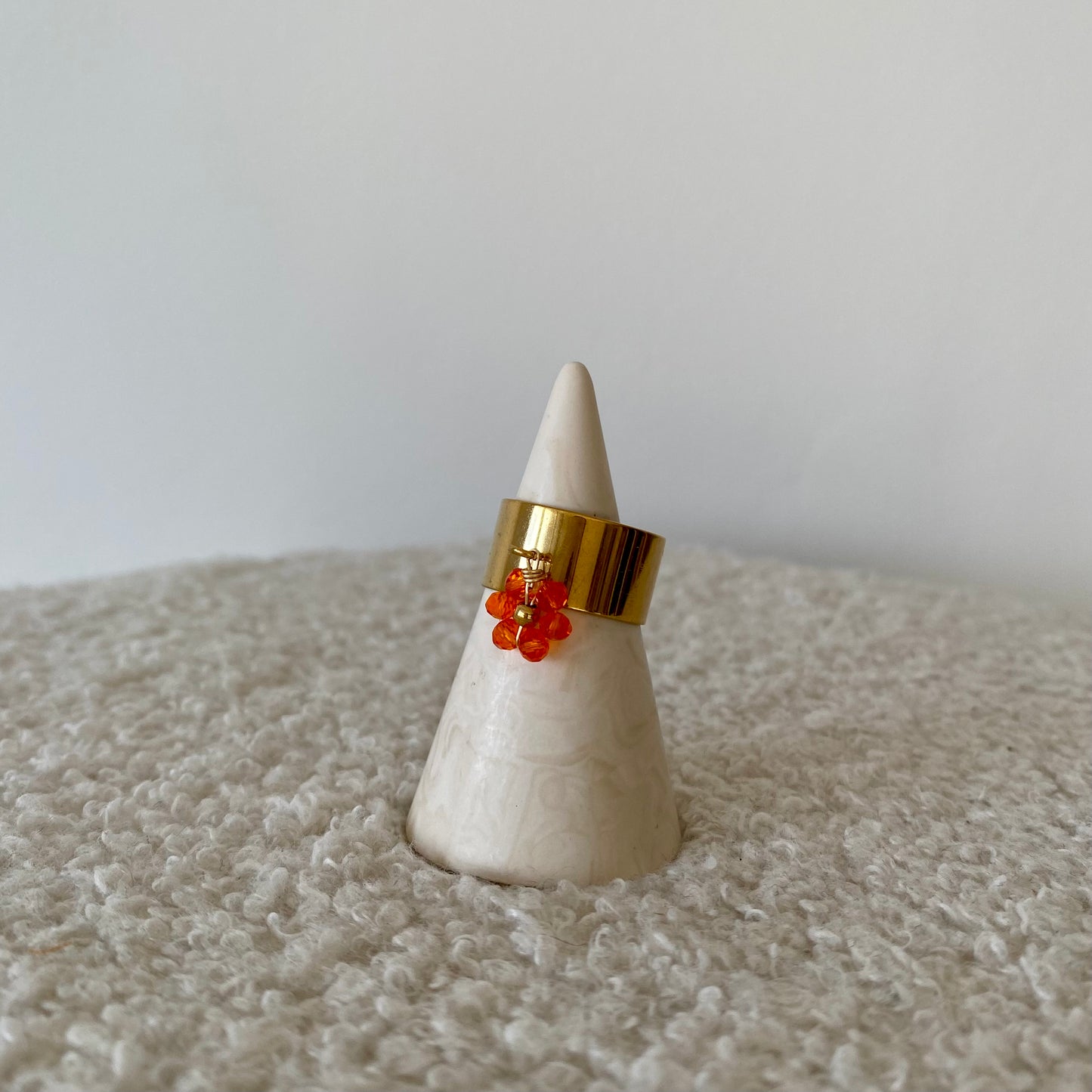 Bague épaisse dorée - Fleur orange