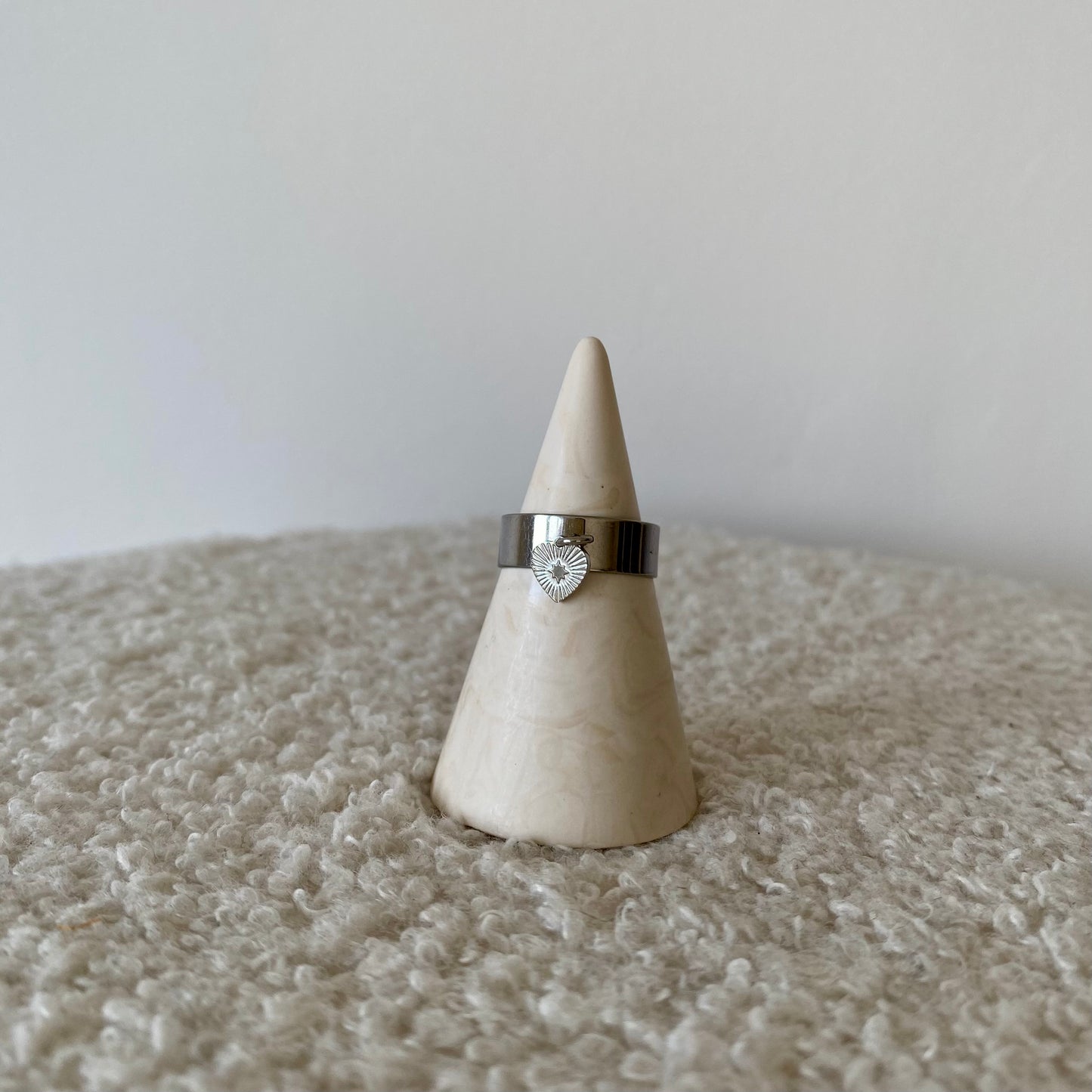 Bague fine argentée - Petit coeur