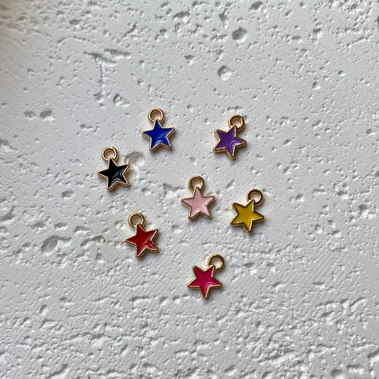 Breloques petites étoiles colorées