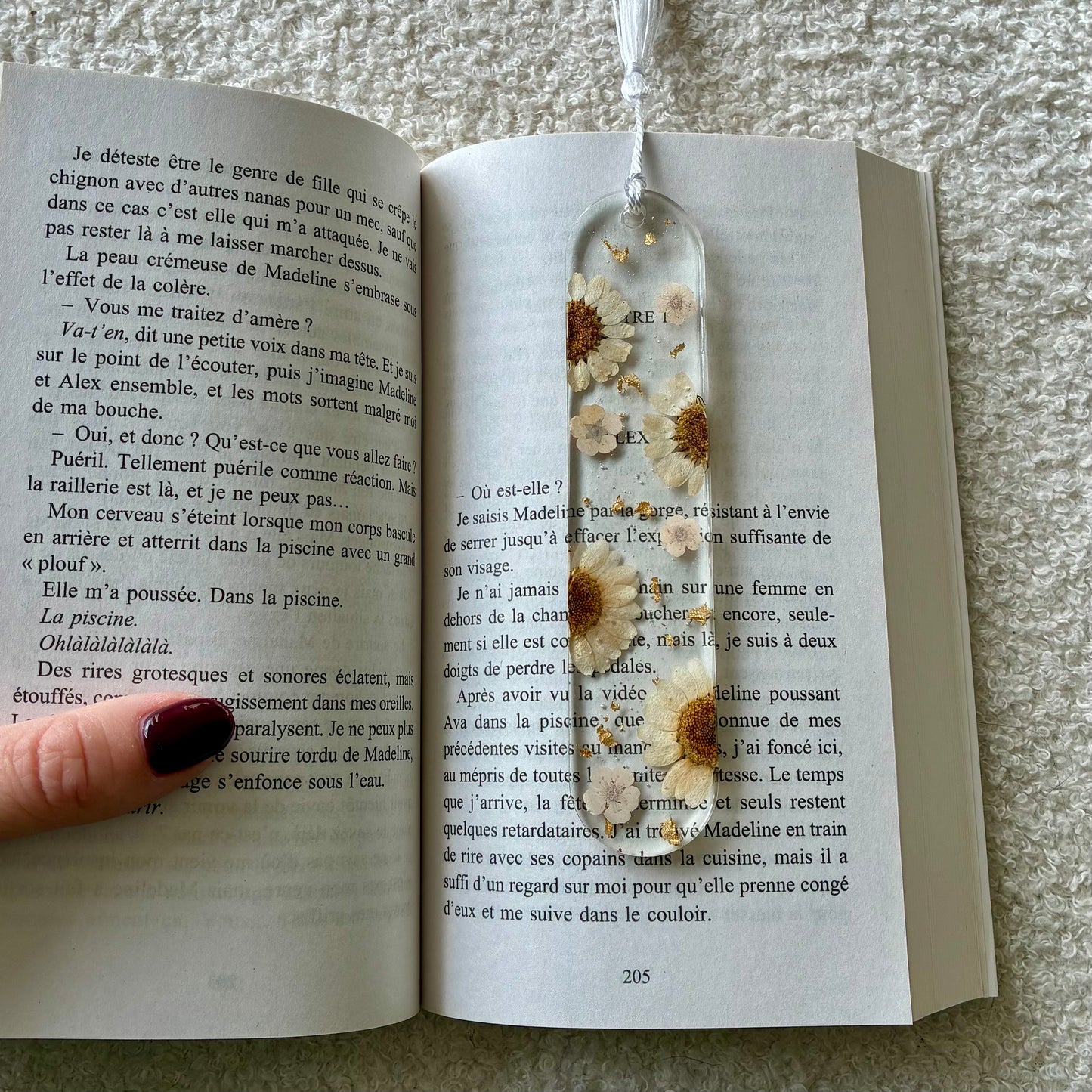 Marque page (arrondi - épais) - Marguerites et petites fleurs blanches