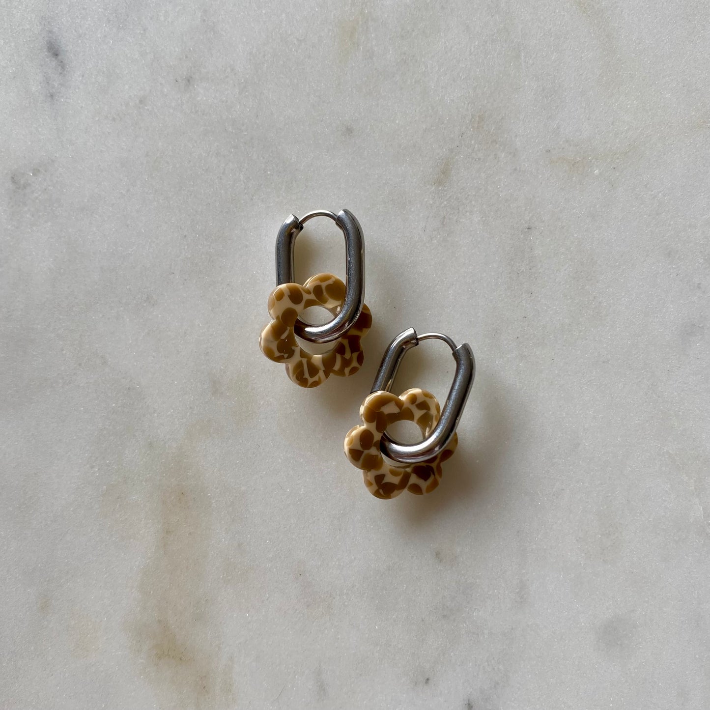 Boucles d’oreilles Pivoine - Tacheté caramel et beige