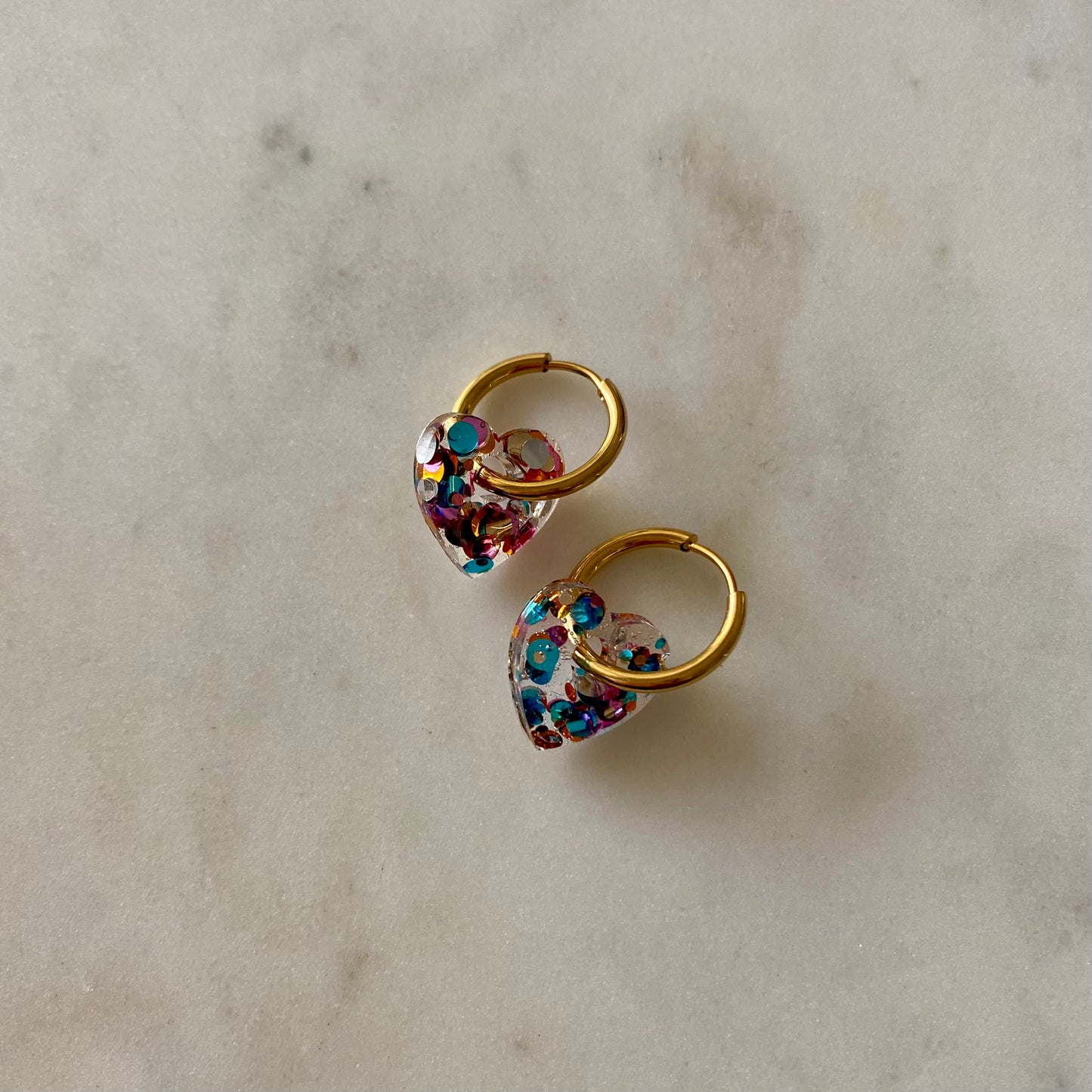 Boucles d’oreilles Petits cœurs - Paillettes multicolores