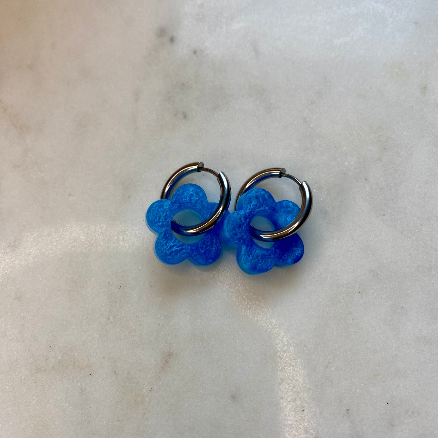 Boucles d’oreilles Camélia - Bleu clair nacré